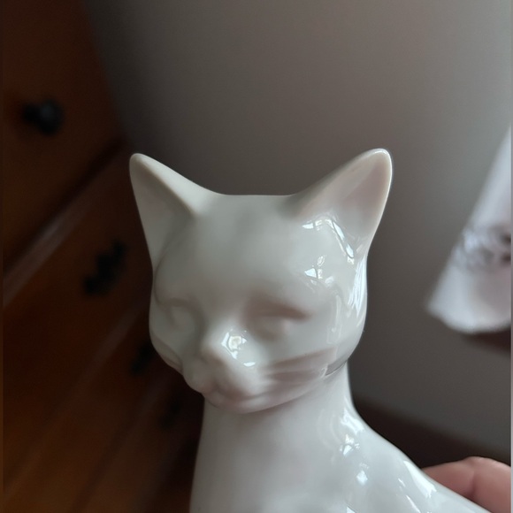 Vintsge 8" porcelain cat figurine , excellent condition - Picture 4 of 4